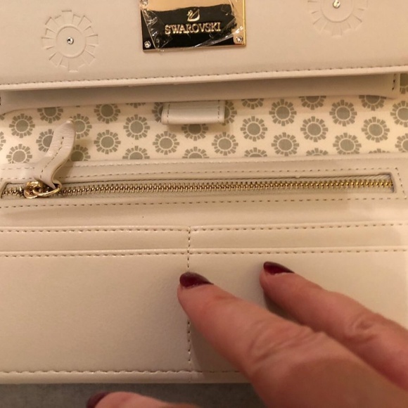 - Amazing Swarovski Crystal SS19 Travel Wallet 2019 New in Box #5493061 Off … - Picture 3 of 7
